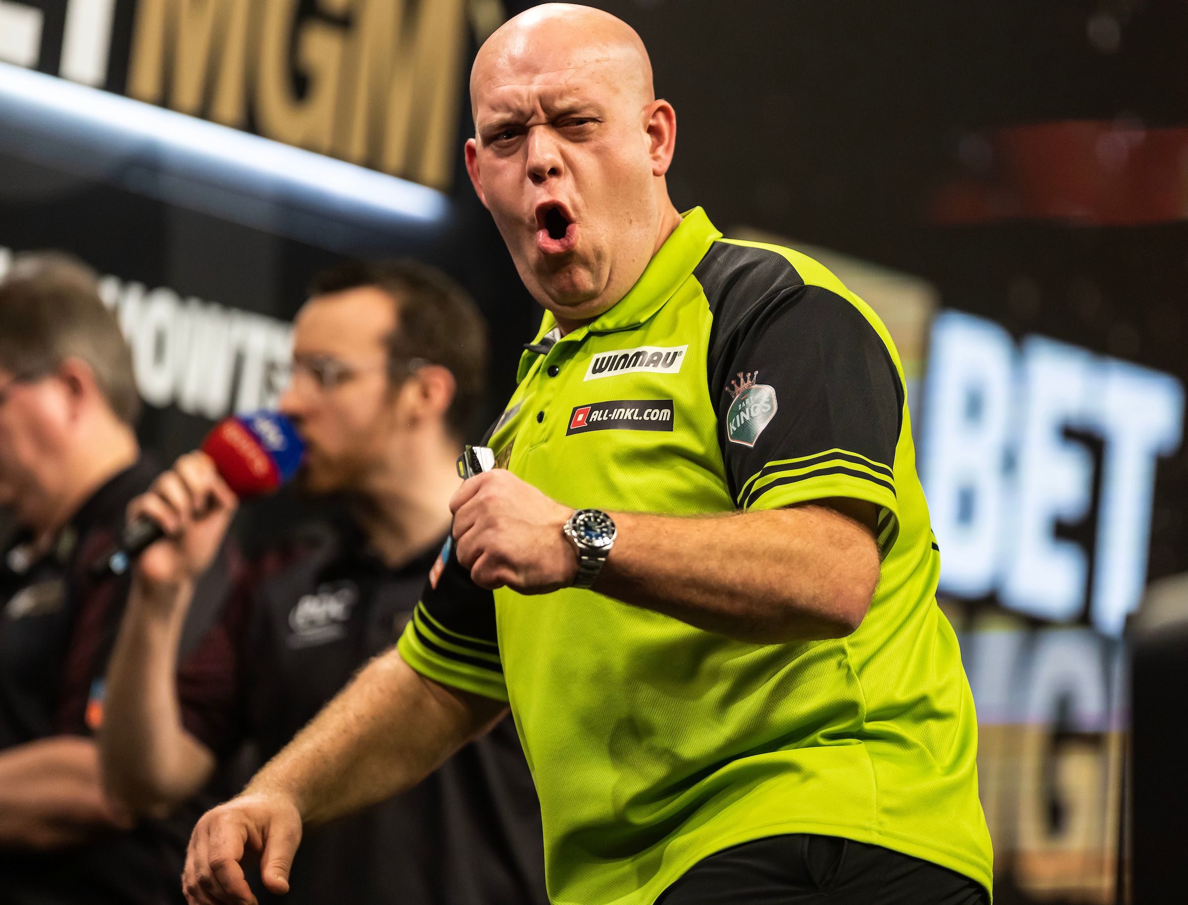 Clayton’s Lead Under Threat as Play-Off Race Intensifies